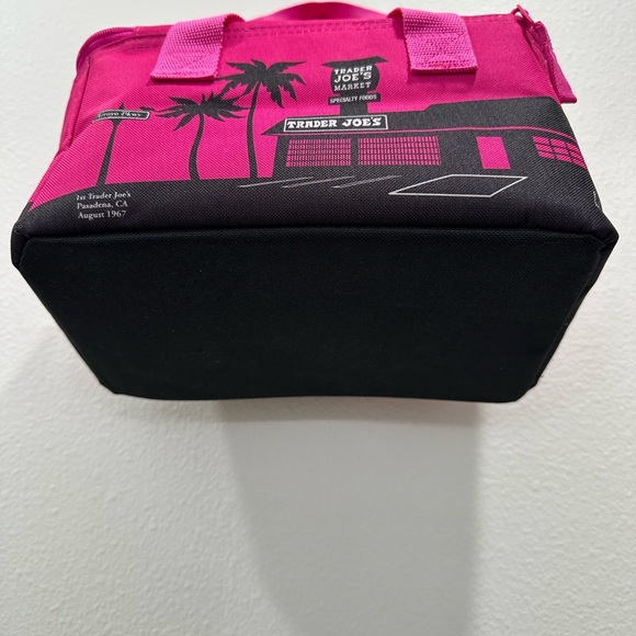 Trader Joe’s mini insulated lunch sack bag tote hot pink black 1.5 gallon cooler - Picture 6 of 7